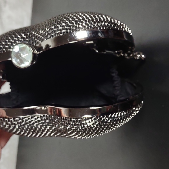 Unique Metal Heart Shaped Clutch Bag - Picture 10 of 14